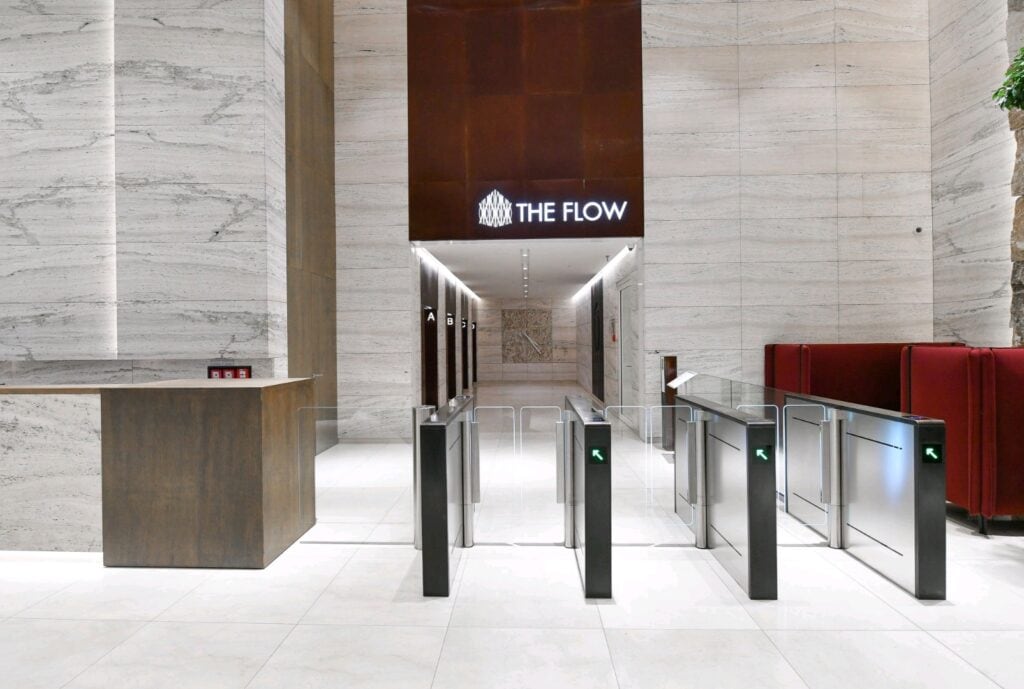The-Flow-Building-stone-clock